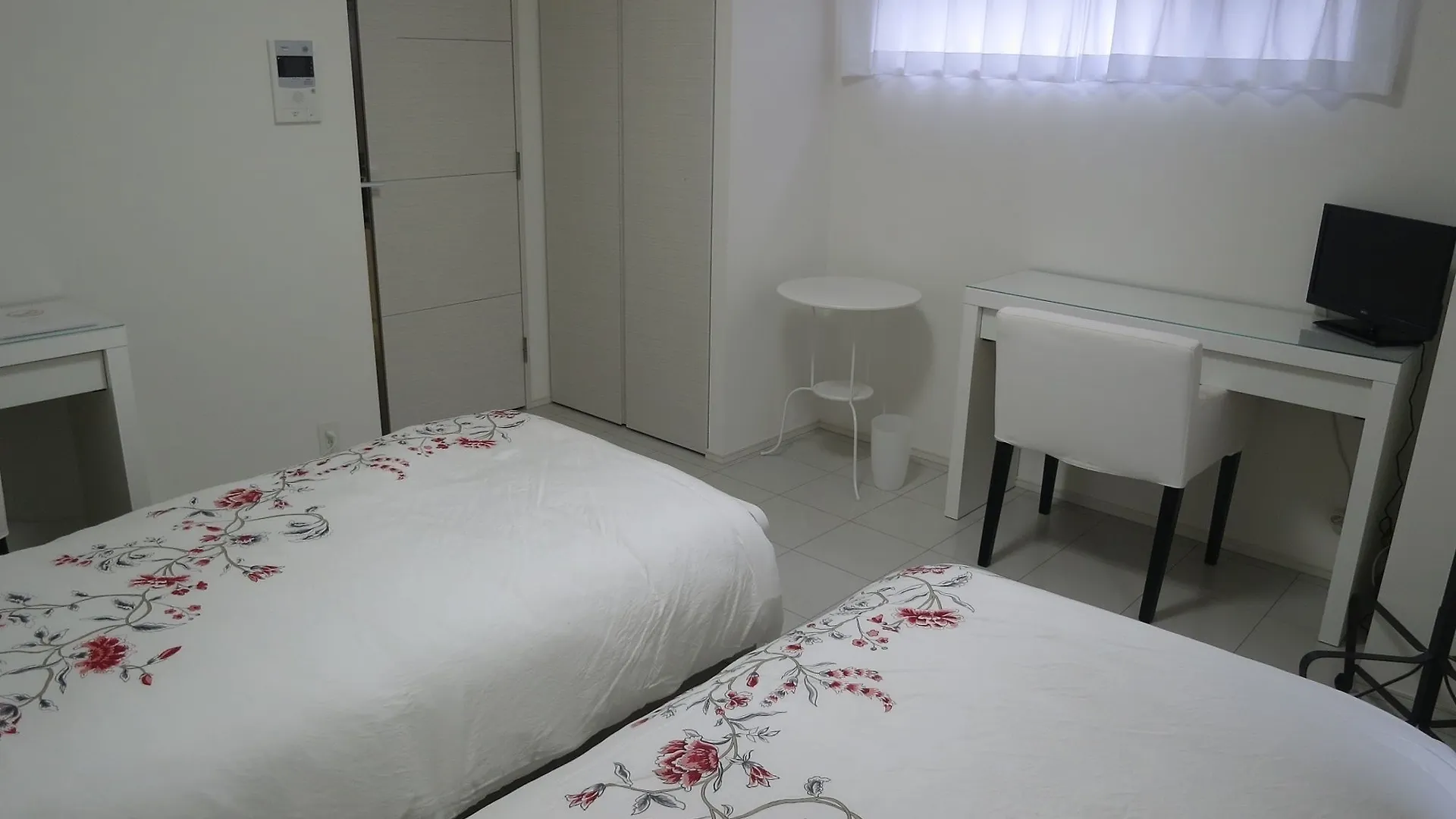 C'Est Joli Ikegami Apartment Tokyo