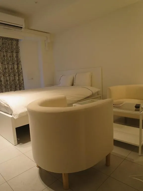C'Est Joli Ikegami Apartment Tokyo